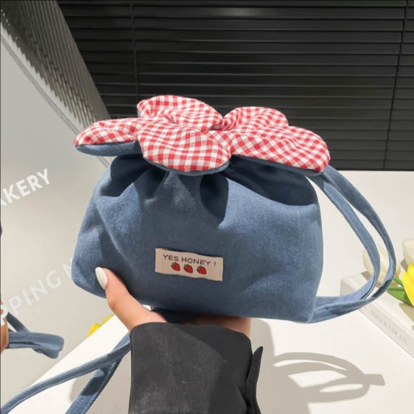 2025 New forest-themed versatile small bag, healing flower drawstring single-shoulder bag, women's canvas versatile mini crossbody bag full figure