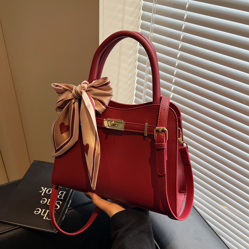 The high-end Kelly bag for women in 2025 features a niche design, a fashionable and simple single-shoulder bag, and a trendy and casual bridal bag full figure