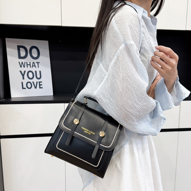 This popular crossbody bag is a versatile handbag for women commuting to work. It's a high-quality dual-purpose spring student backpack Specification drawing
