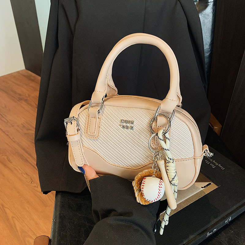 Korean version niche design hand-held bowling bag for women 2025 new style fashionable pillow bag versatile single-shoulder crossbody bag full figure