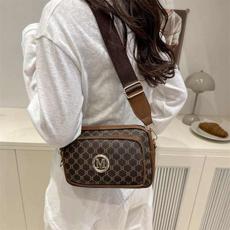 2025 New style fashionable, casual, retro letter print multi-layer storage, versatile wide shoulder strap single-shoulder crossbody bag for women Specification drawing