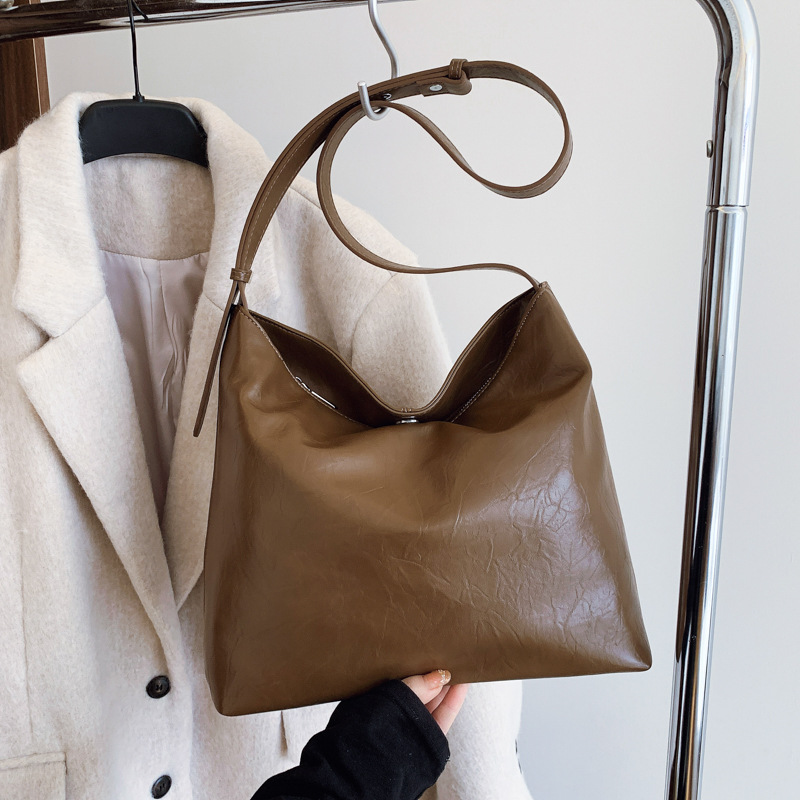 Korean trendy and fashionable large-capacity women's underarm bag, high-end and niche design, soft leather commuting simple tote bag Specification drawing