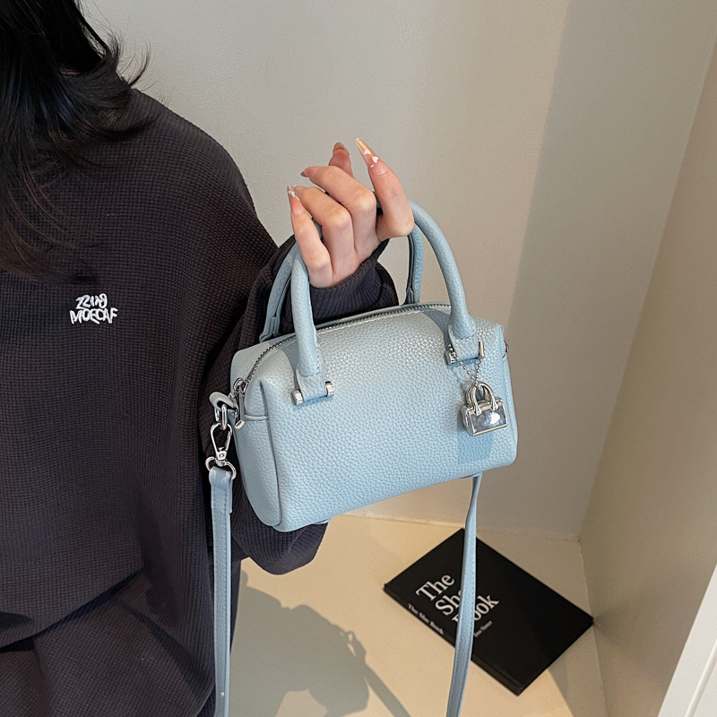 High-end and stylish solid-color hand-held pillow bag for women, 2025 new style, fashionable, versatile, exquisite and super popular single-shoulder crossbody bag details Picture