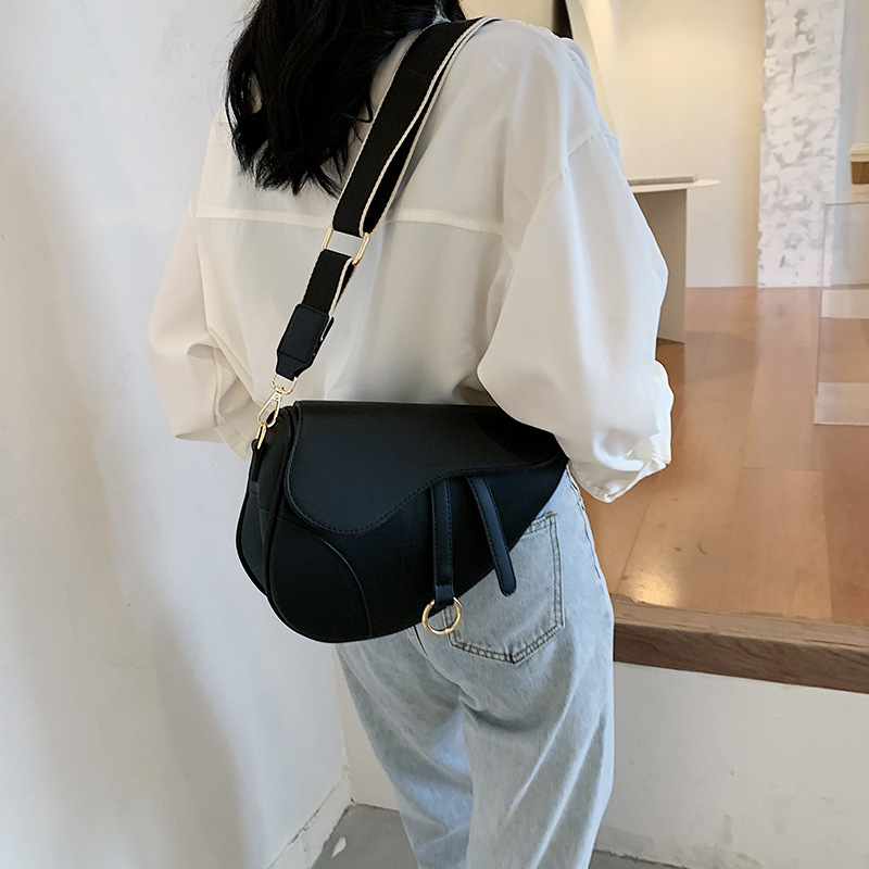 Cross-border women's 2024 autumn new single-shoulder bag, texture, niche design, crossbody bag, versatile saddle bag wholesale Specification drawing