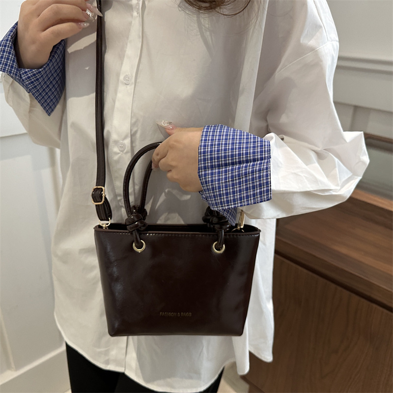 Simple and fashionable handbag for women, Spring 2025 new retro basket bag, solid color commuting single-shoulder crossbody bag Specification drawing