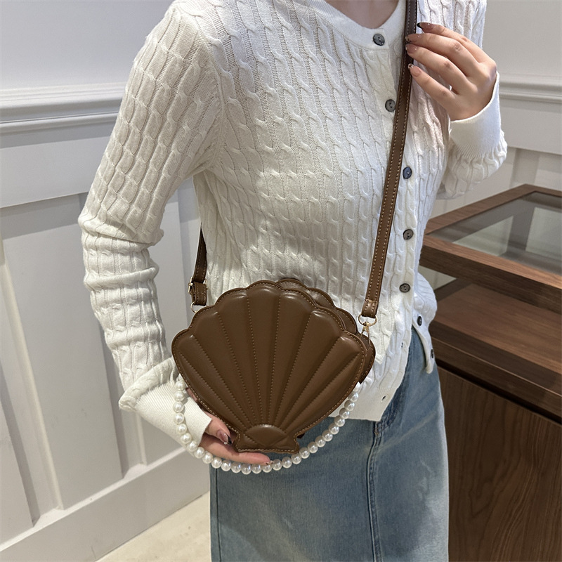 Single-shoulder bag with a unique and elegant design, chain crossbody bag, Korean style, French style, versatile and simple shell bag for commuting Specification drawing