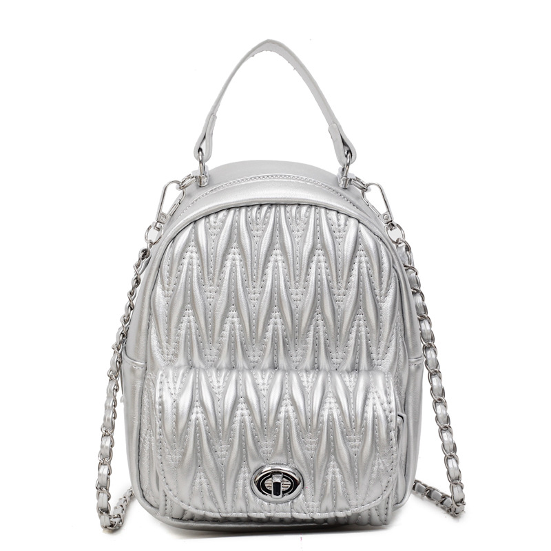 Summer light luxury and niche diamond-shaped chain crossbody bag, women's light commuting backpack 2025 new model chain small backpack Item Picture