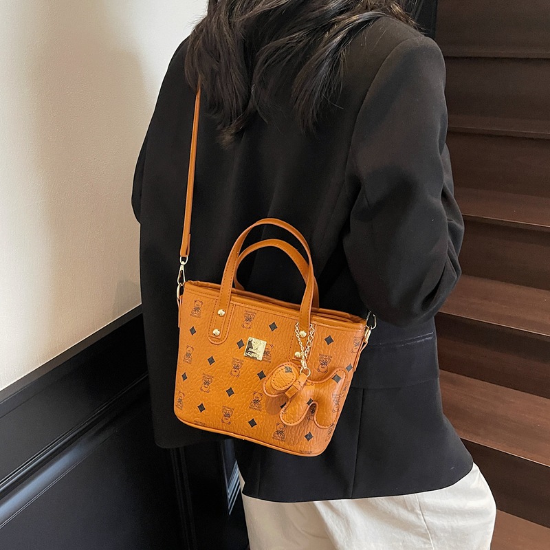 The 2025 new niche cartoon-printed hand-held bucket bag is a versatile, fashionable and trendy large-capacity single-shoulder crossbody bag for women Specification drawing