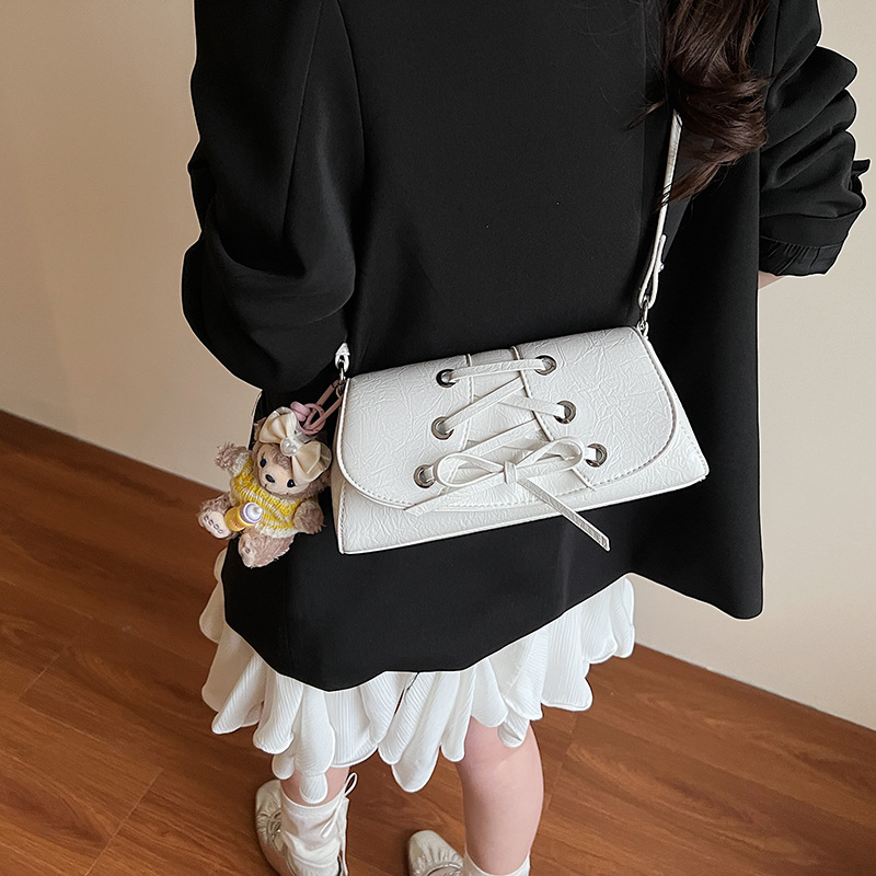 High-end quality and fashionable underarm bag for women, 2025 new Korean style Instagram trendy and versatile bow simple single-shoulder bag Application Scenario