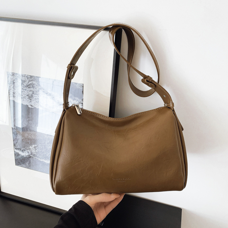 This year, Boston bags are popular, featuring a high-capacity women's 2024 new model, a high-end and versatile crossbody bag, and a commuting pillow bag Specification drawing