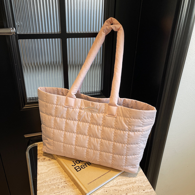 Women's large-capacity 2025 new cotton-padded jacket, high-end checkered single-shoulder bag, fashionable and high-end texture tote large bag full figure