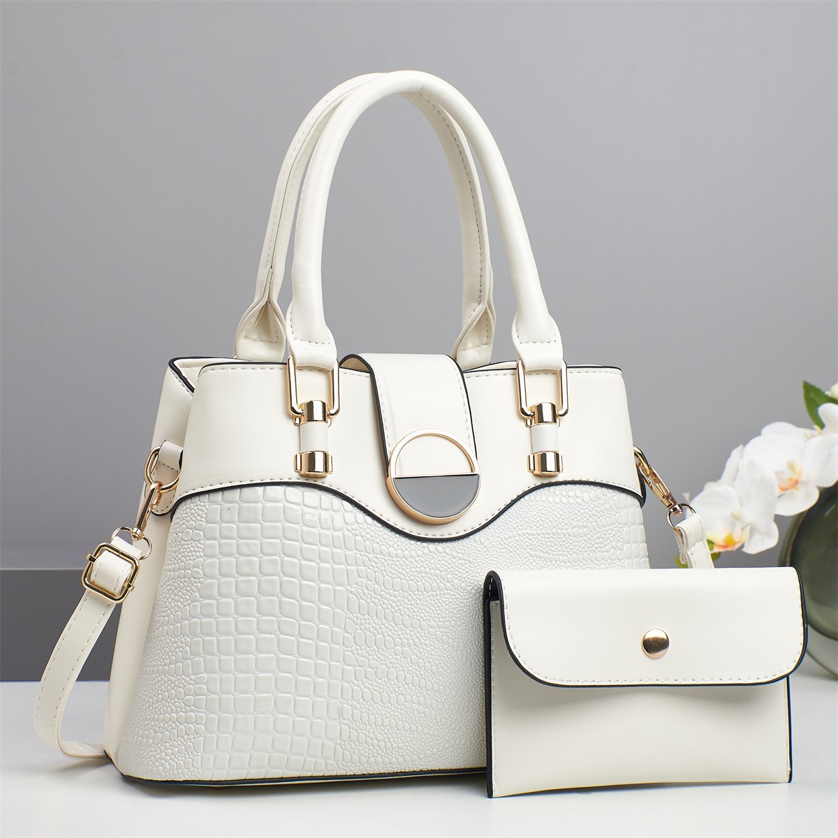 "Bag Girl 2025 New Style for cross-border trade, high-quality, large-capacity hand-held women's bag, trendy and fashionable single-shoulder crossbody bag. details Picture
