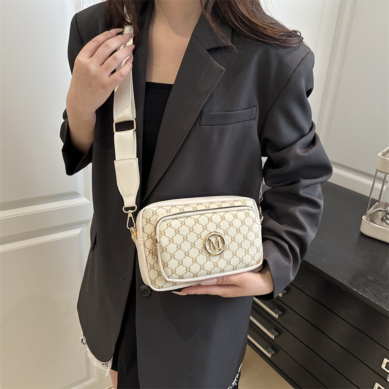 2025 New style fashionable, casual, retro letter print multi-layer storage, versatile wide shoulder strap single-shoulder crossbody bag for women details Picture