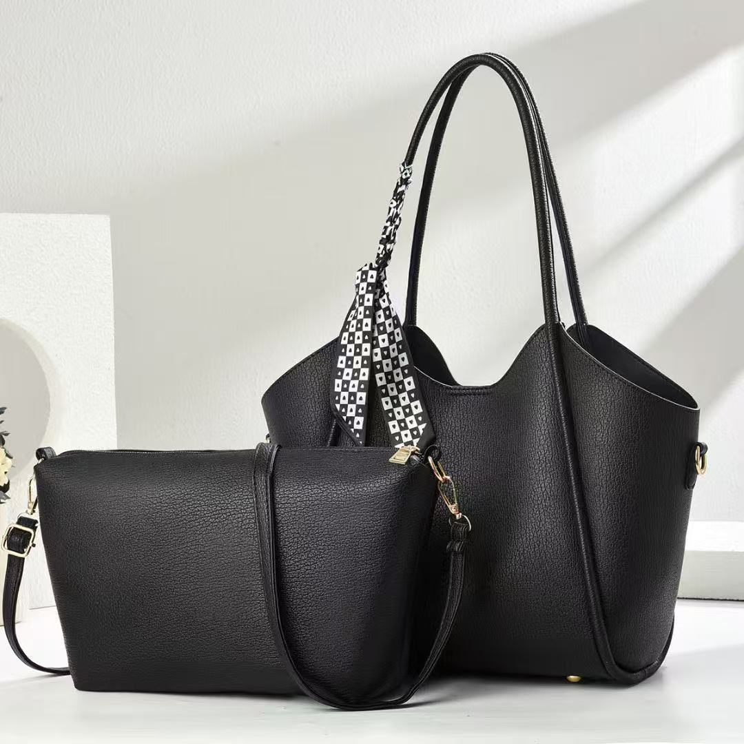 This season's women's bag features a simple and casual texture, a large-capacity single-shoulder underarm tote bag for commuting to work full figure