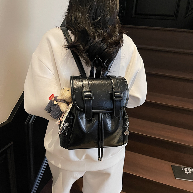 A retro, fashionable and trendy large-capacity small backpack for women in 2025, a stylish, versatile and simple backpack for going out and playing Specification drawing