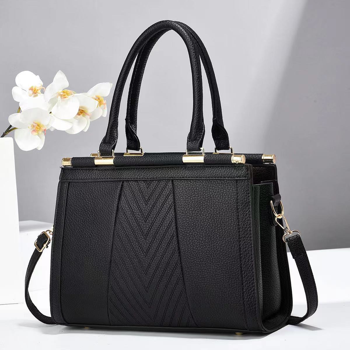 New style of Korean-style casual cross-border bag with high appearance level, high-end feel, versatile shoulder bag, large capacity handbag and crossbody bag full figure