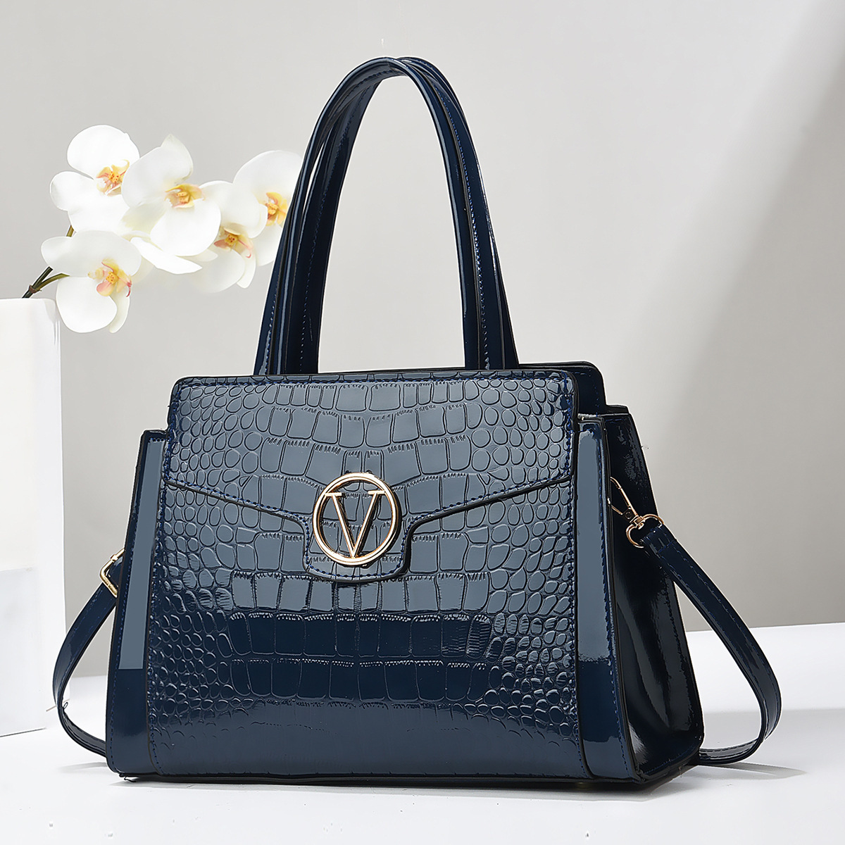 New 2024 spring retro trendy small bag for women, casual and fashionable crossbody bag, elegant single-shoulder handbag Application Scenario