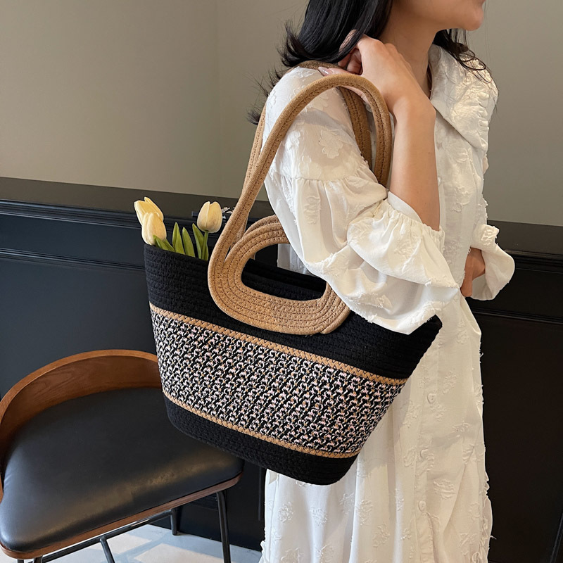 Hand-held vegetable basket bag for women, 2025 new trendy woven beach vacation straw woven bag, large capacity tote bag details Picture