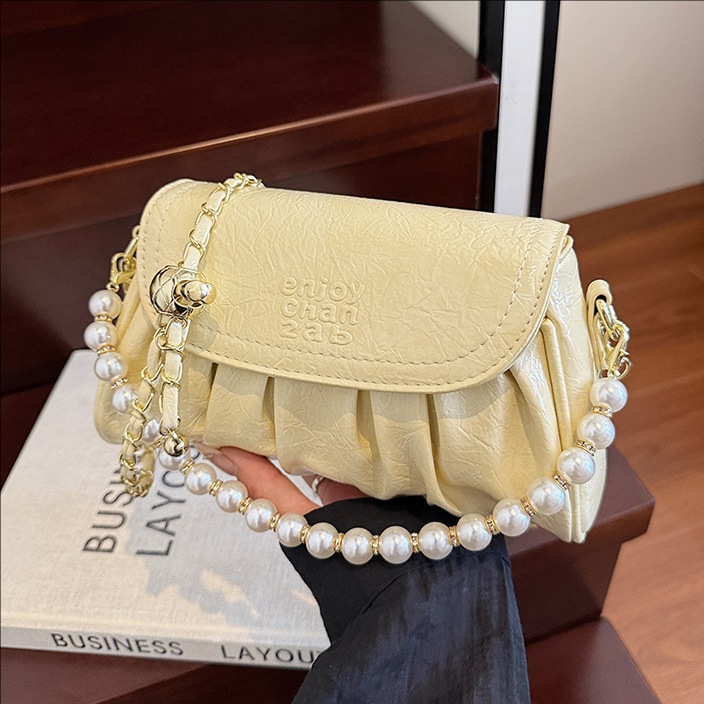 The 2025 new pleated beaded chain underarm bag is simple and versatile, a small square bag, a stylish single-shoulder bag, and a light luxury crossbody bag full figure