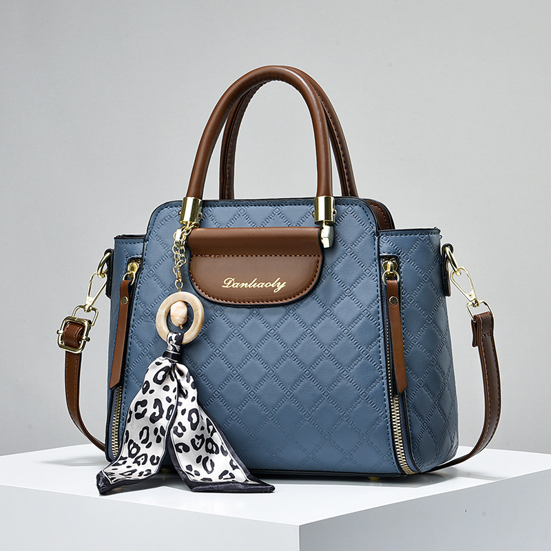 Embossed women's bag, simple and versatile crossbody handbag, large bag for women, 2023 new fashionable and trendy single-shoulder bag, Korean version details Picture