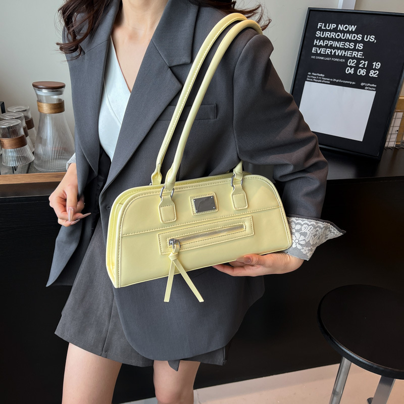Cross-border trend solid color simple large-capacity underarm bag for women 2025 new casual fashion niche design single-shoulder bag details Picture