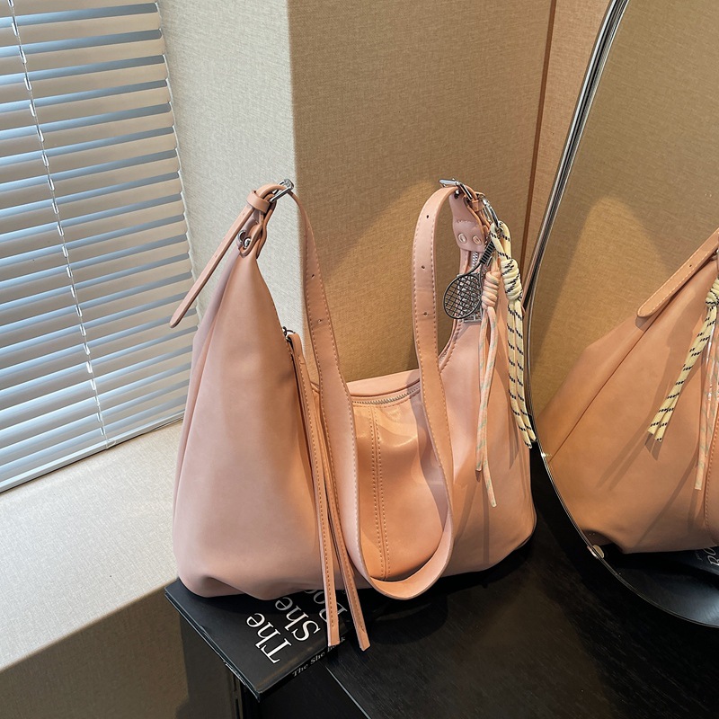 Retro large-capacity crossbody bag for women, 2025 new trendy and fashionable tote bag, simple and casual single-shoulder armpit bag details Picture
