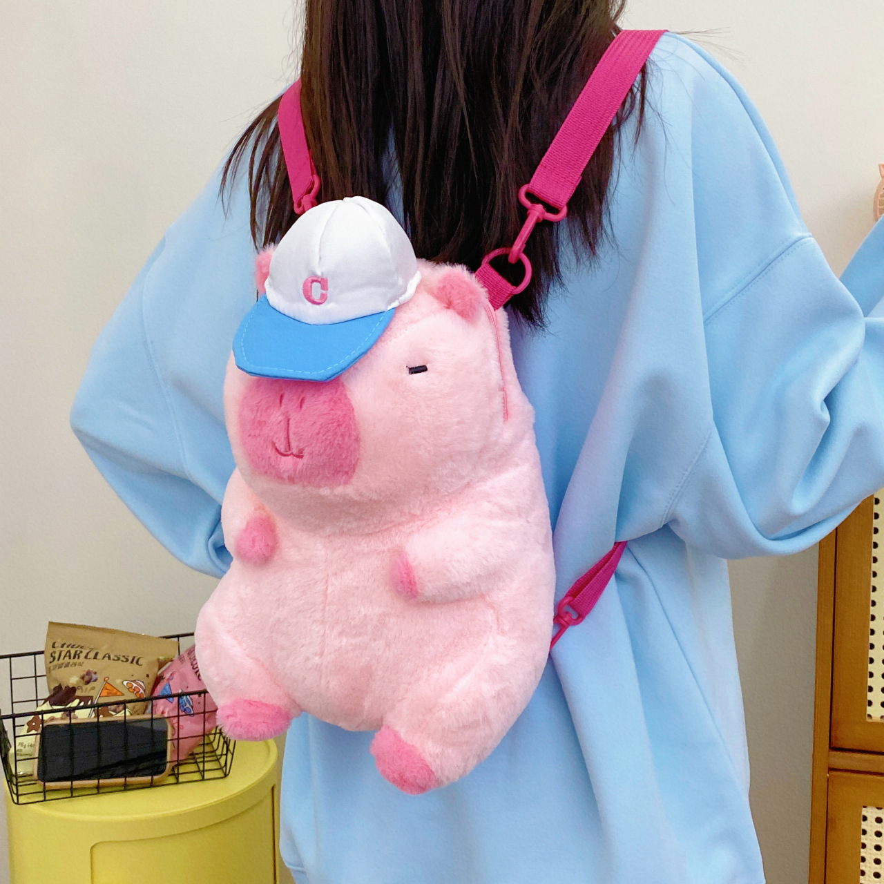The new Lapibara plush capybara backpack is cute and versatile. It's a plush bar student backpack for birthday gift exchange Specification drawing