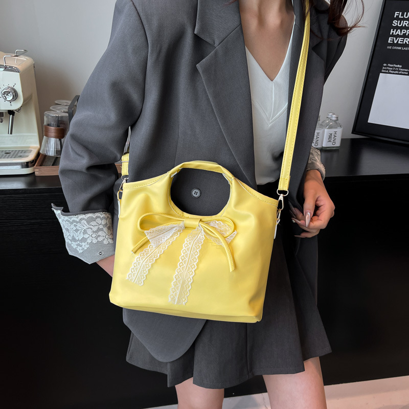 Korean simple and sweet style hand-held vegetable basket bag for women, fashionable oil-wax leather, lightweight and versatile commuter crossbody bag Specification drawing