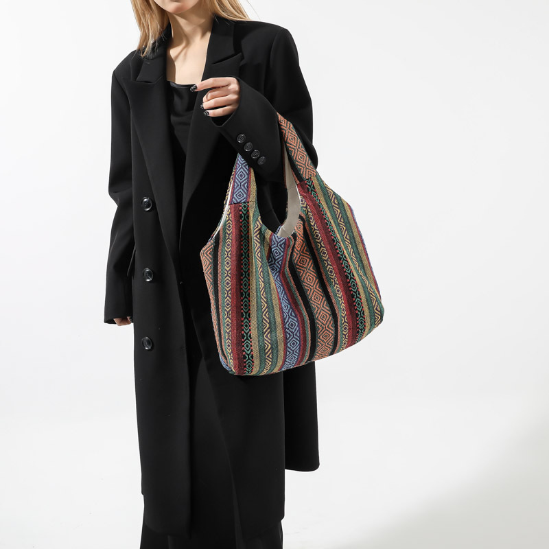 The 2024 new ethnic-style striped single-shoulder bag is fashionable, simple and has a large capacity slanted bucket Specification drawing