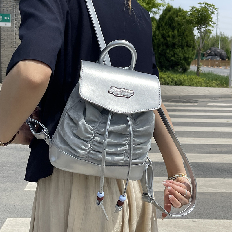 Casual and versatile, college-style, high-end pleated bag for women 2025, new niche design, stylish and fashionable backpack Application Scenario