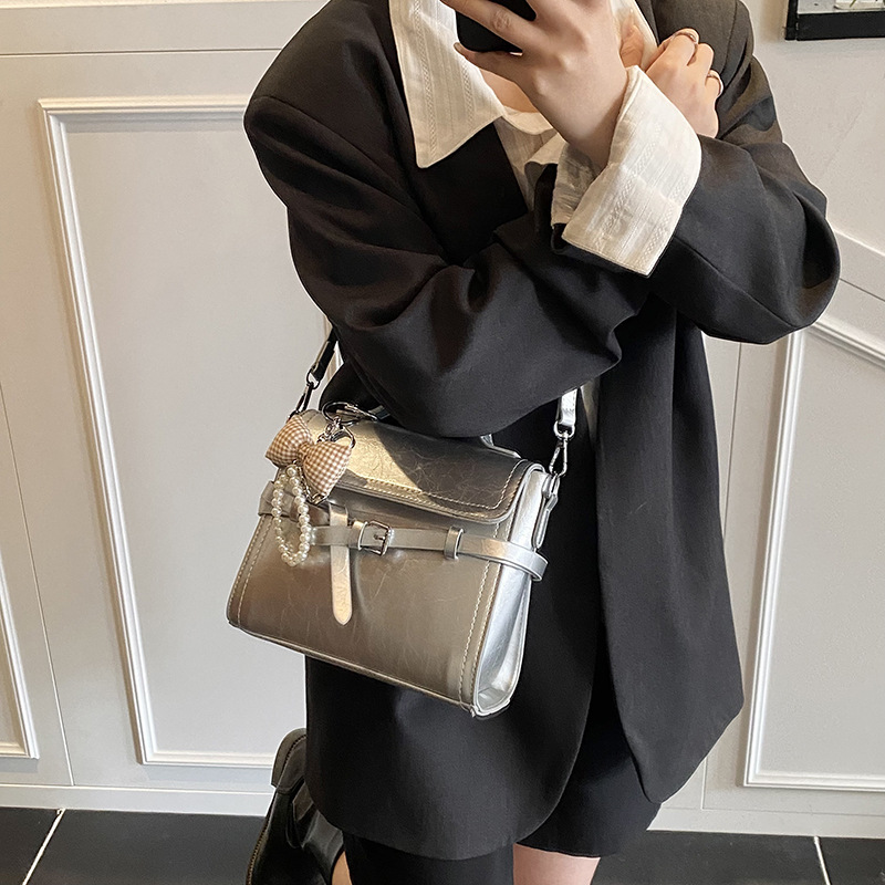 Women's handbag 2025 New style, trendy spring, high-end commuting, fashionable and casual small square bag, single-shoulder crossbody bag Application Scenario