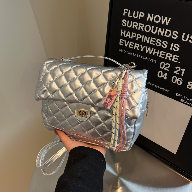 Diamond-shaped chain bag for women, large capacity, new Spring 2025 fashion single-shoulder crossbody bag, versatile and high-quality backpack full figure