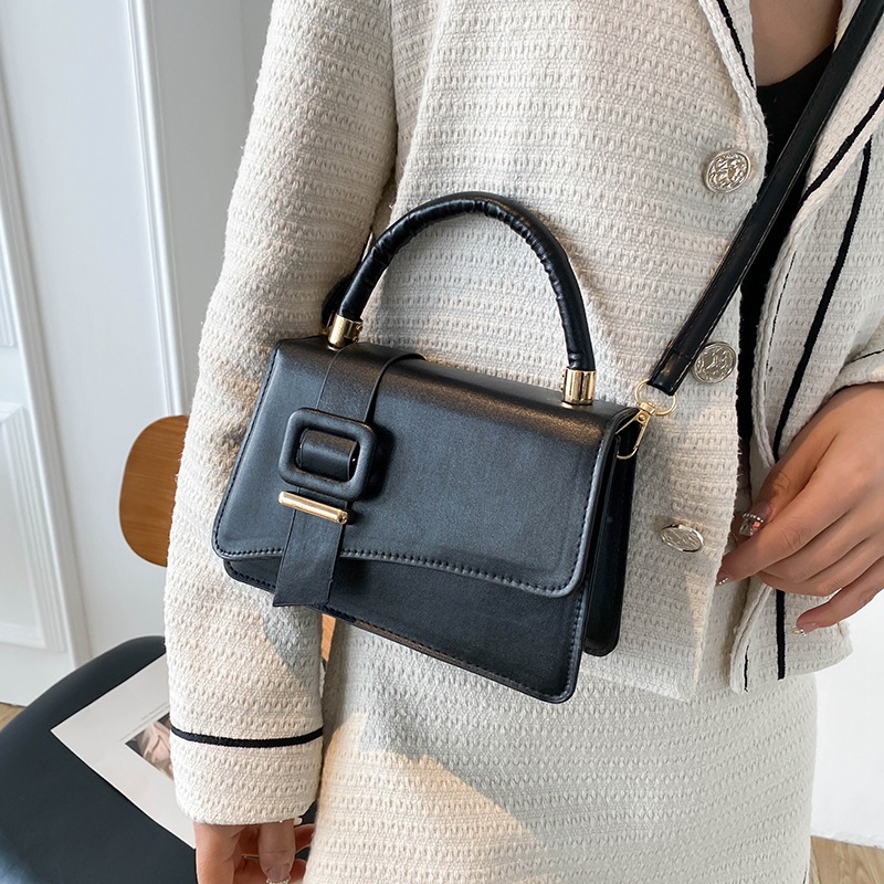 The new 2022 trendy crossbody handbag is a versatile and stylish Korean-style small square bag with a single shoulder texture Application Scenario