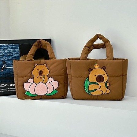 Wholesale of new Capibara handbags, large-capacity tote bags, casual and versatile toy figurines, and commuter single-shoulder bags full figure