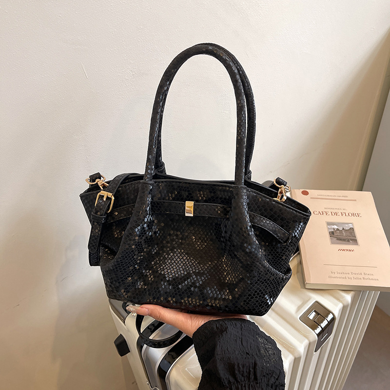 Retro, fashionable, versatile, large-capacity vegetable basket bag for women 2025 new style, trendy and high-end soft single-shoulder crossbody bag full figure