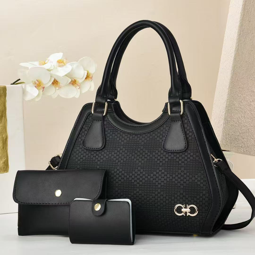 This year, a three-piece handbag set is in fashion. The new spring 2025 collection is versatile and in a solid color on Instagram. It's suitable for making dumplings for women full figure