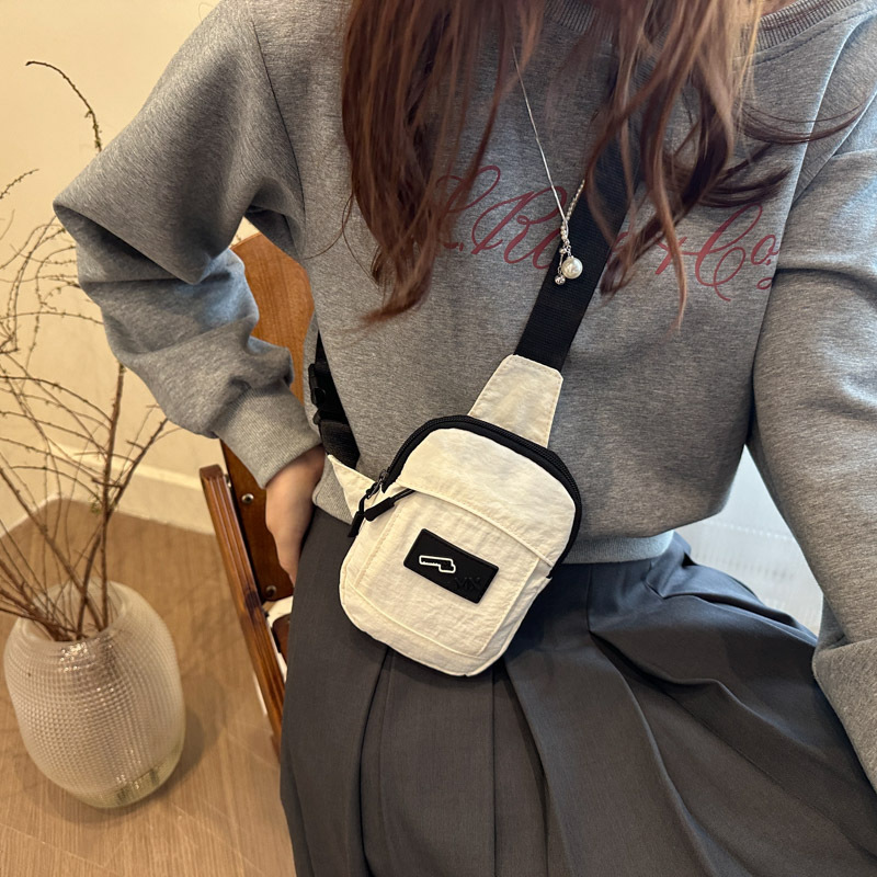 The 2025 summer new multi-functional sports crossbody bag, large-capacity waterproof crossbody bag, fashionable and trendy mobile phone bag details Picture