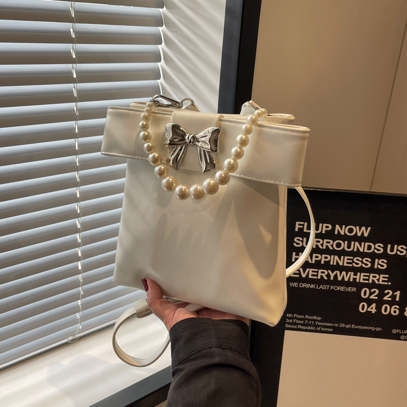 Korean style high-end versatile bucket bag 2024 new trendy and fashionable crossbody bag for women pearl handbag details Picture