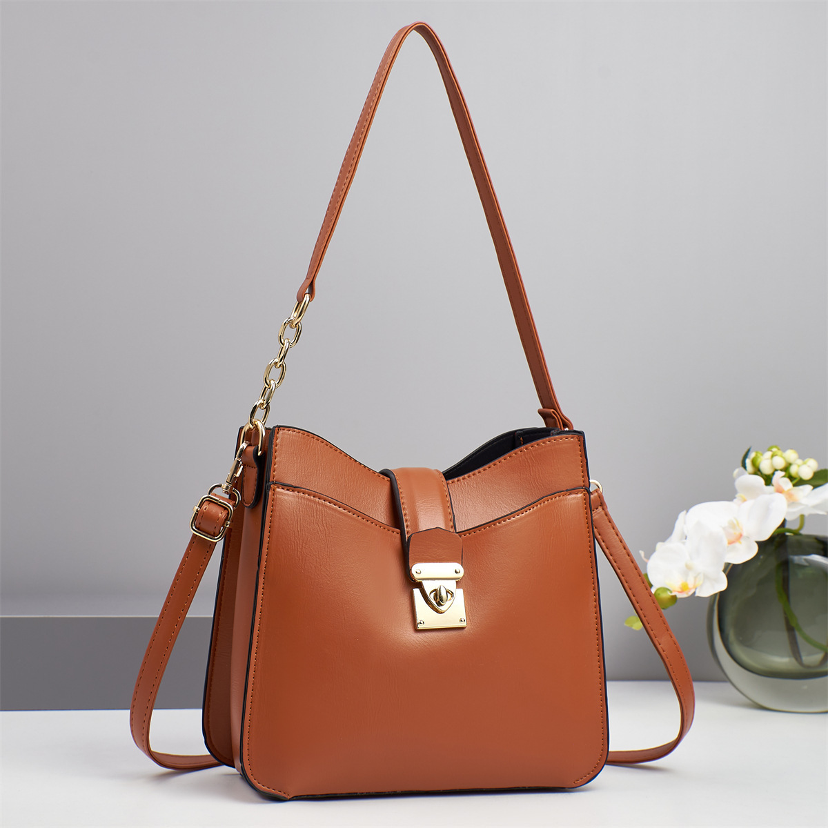 High-end women's 2025 new cross-border solid color casual and versatile single-shoulder bag, high-quality crossbody bag for export wholesale Application Scenario