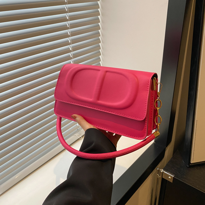 Stylish solid color pressed shell bag 2024 new style fashionable single-shoulder bag, simple commuting crossbody bag, stylish and textured women's bag full figure