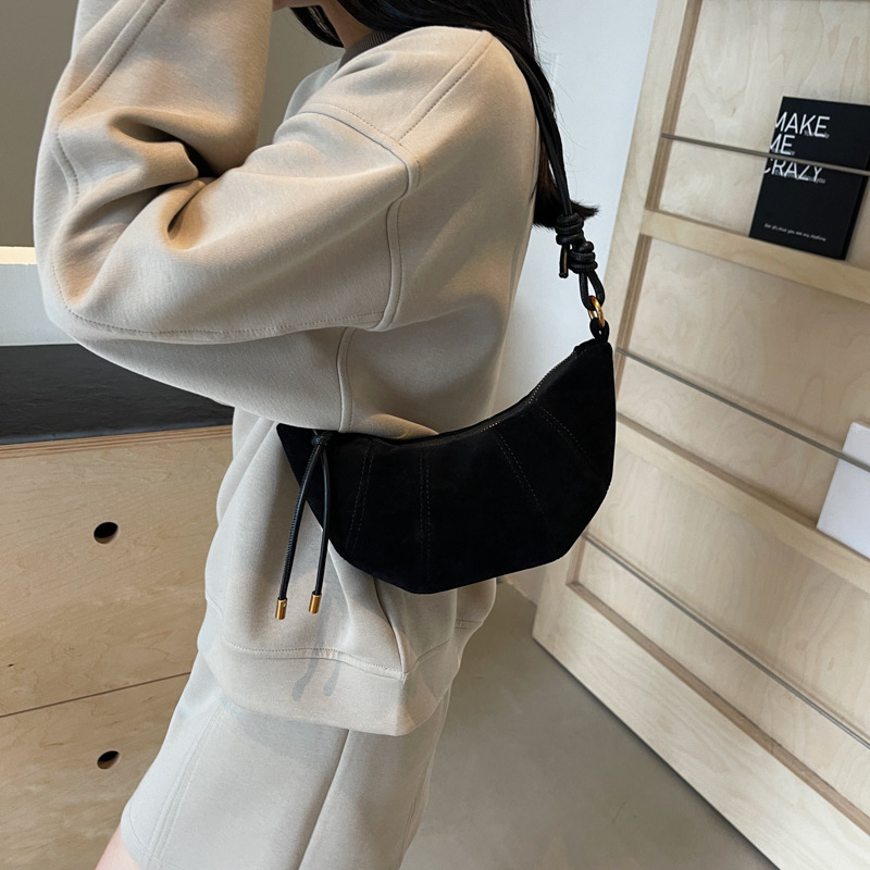 2024 New style women's retro niche croissant bag, versatile dumpling bag, single-shoulder crossbody women's bag, casual handbag Application Scenario