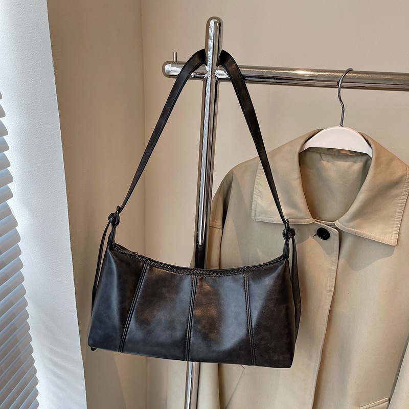 High-end texture retro bag for women, large capacity 2024 new model, niche design, crossbody horn bag, commuting dumpling bag Specification drawing