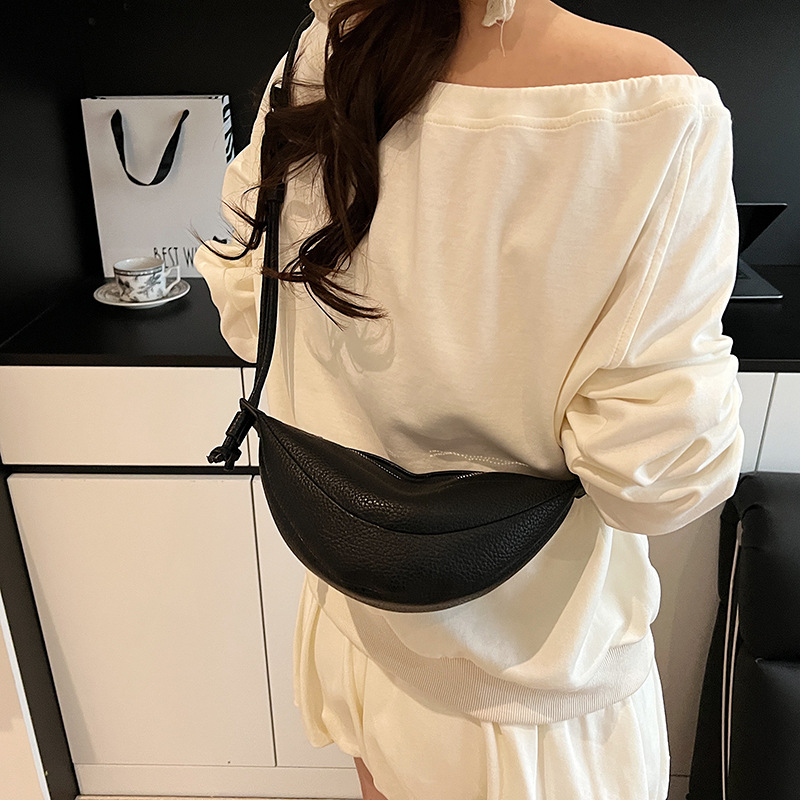 High-end texture, casual and versatile, super popular Dumpling Bag for women 2025 new versatile solid color lychee pattern single-shoulder crossbody bag Application Scenario