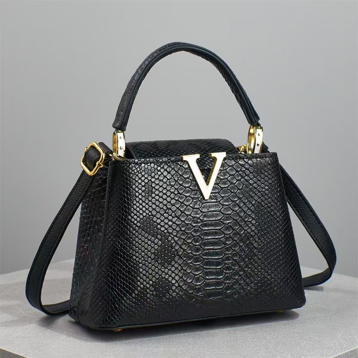 High-end quality handbag for women, 2025 new commuter bucket bag, women's bag, summer hand-held small handbag details Picture