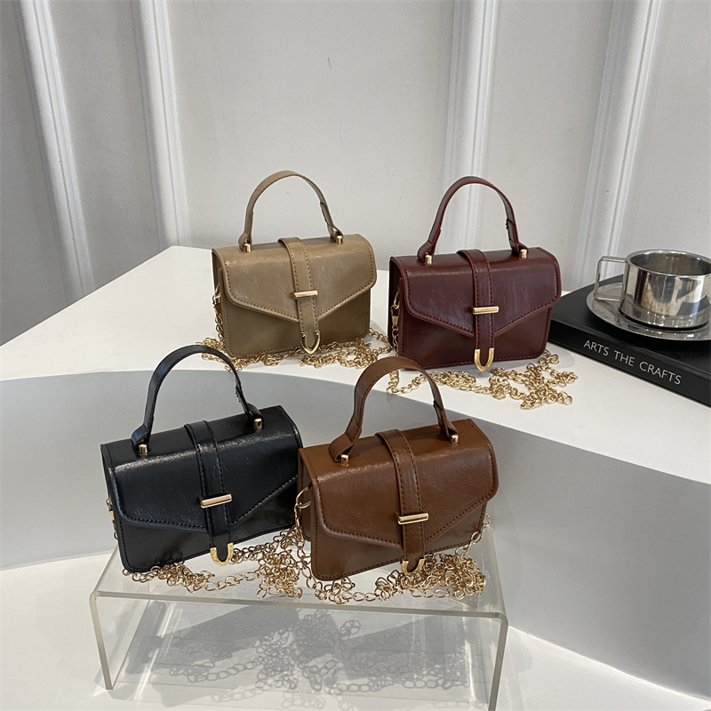 Casual small women's bag, Summer 2025 new style fashionable hand-held crossbody bag, high-end and versatile single-shoulder small square bag Application Scenario