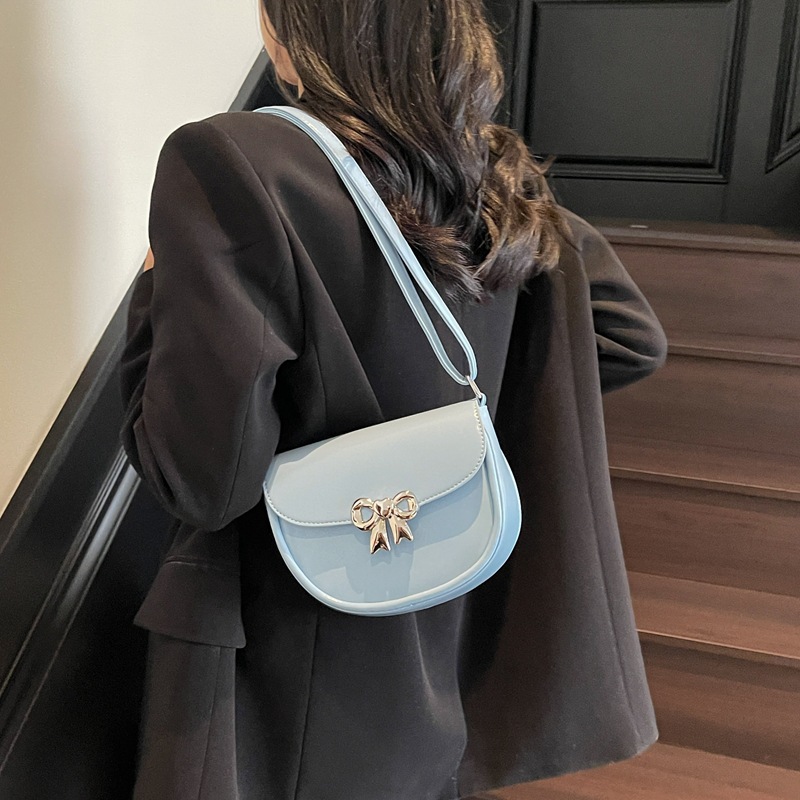 A fresh and sweet, niche soft leather single-shoulder underarm bag for women, a new Korean-style trendy crossbody saddle bag for 2025 Specification drawing