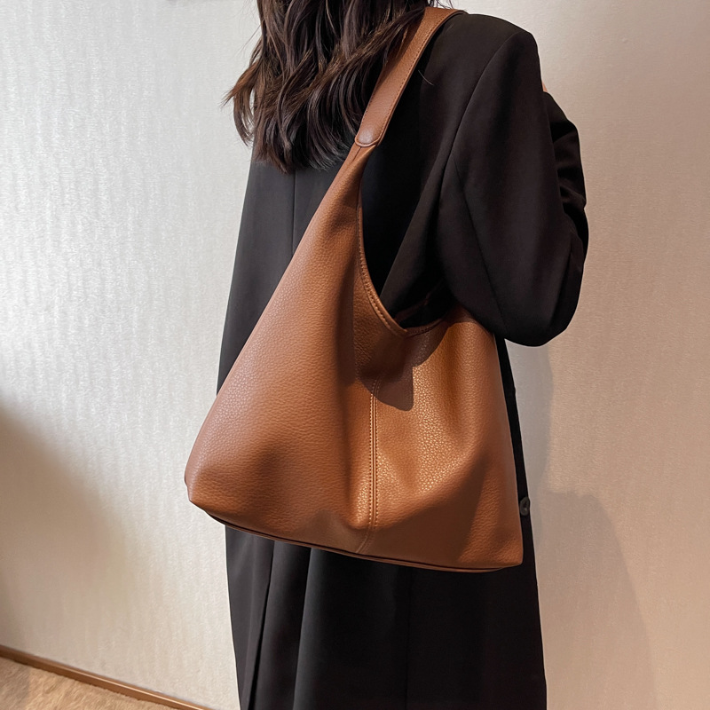 Retro and fashionable lychee pattern underarm bucket bag for women 2025 new style simple mother and child casual large capacity single-shoulder bag Specification drawing