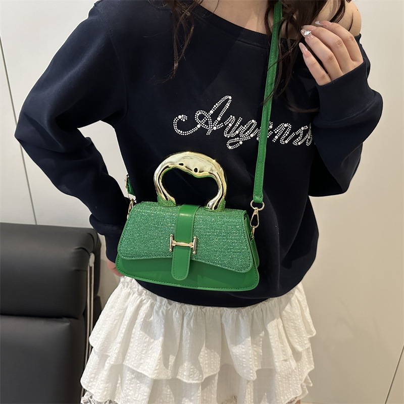 A stylish new large-capacity, simple 2025 texture metal handbag for women, a small square bag for single-shoulder and underarm crossbody Specification drawing