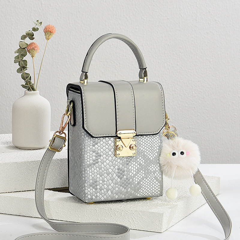 A new mini crossbody bag with a leopard print contrasting color, featuring a high-end women's mobile phone bag full figure