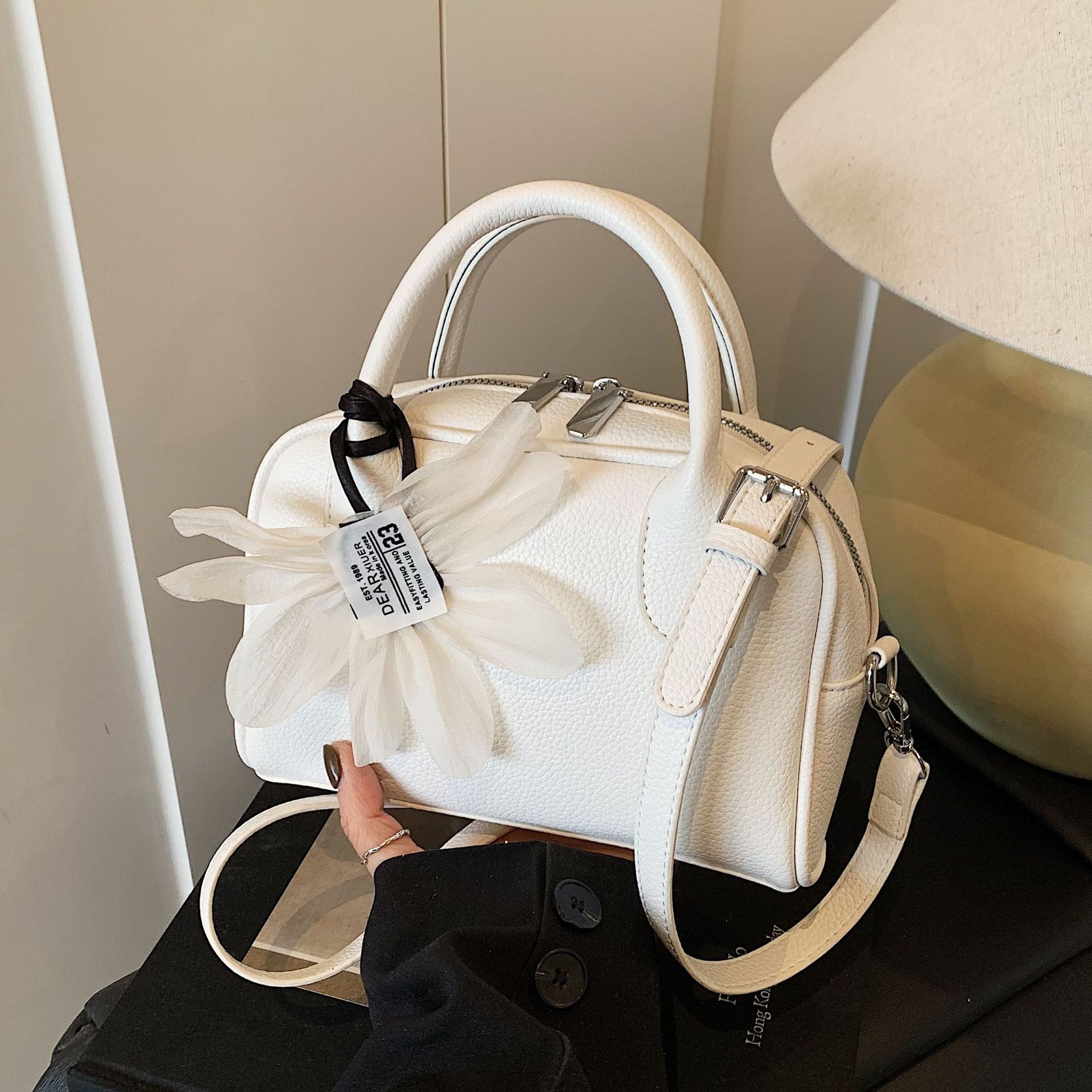 High-end small square bag for women, 2025 new style fashionable crossbody bag, casual hand-carry Boston bowling bag full figure